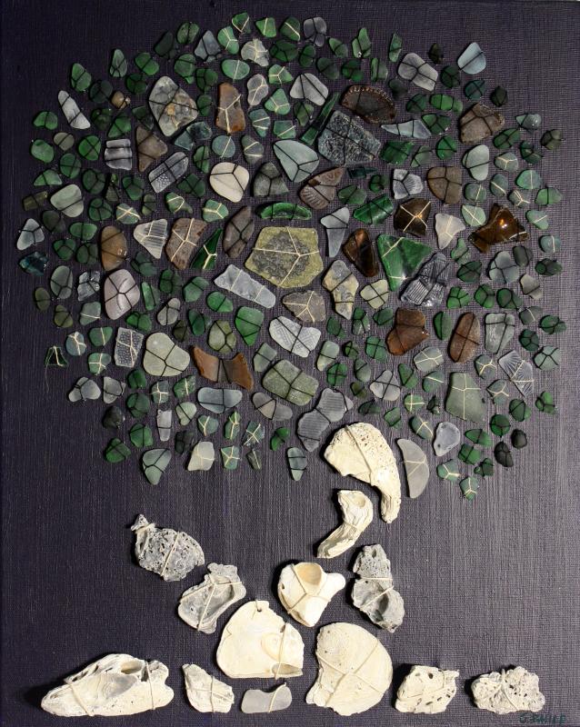 Ulivo, 2012 - 40x50 cm - conchiglie, e vetri levigati dal mare e cuciti su tela
